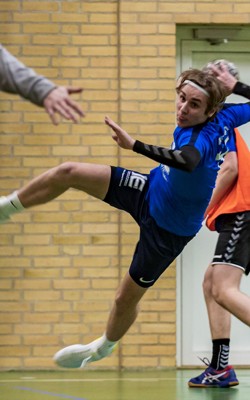 Håndbold Dreng Skyder Beskåret